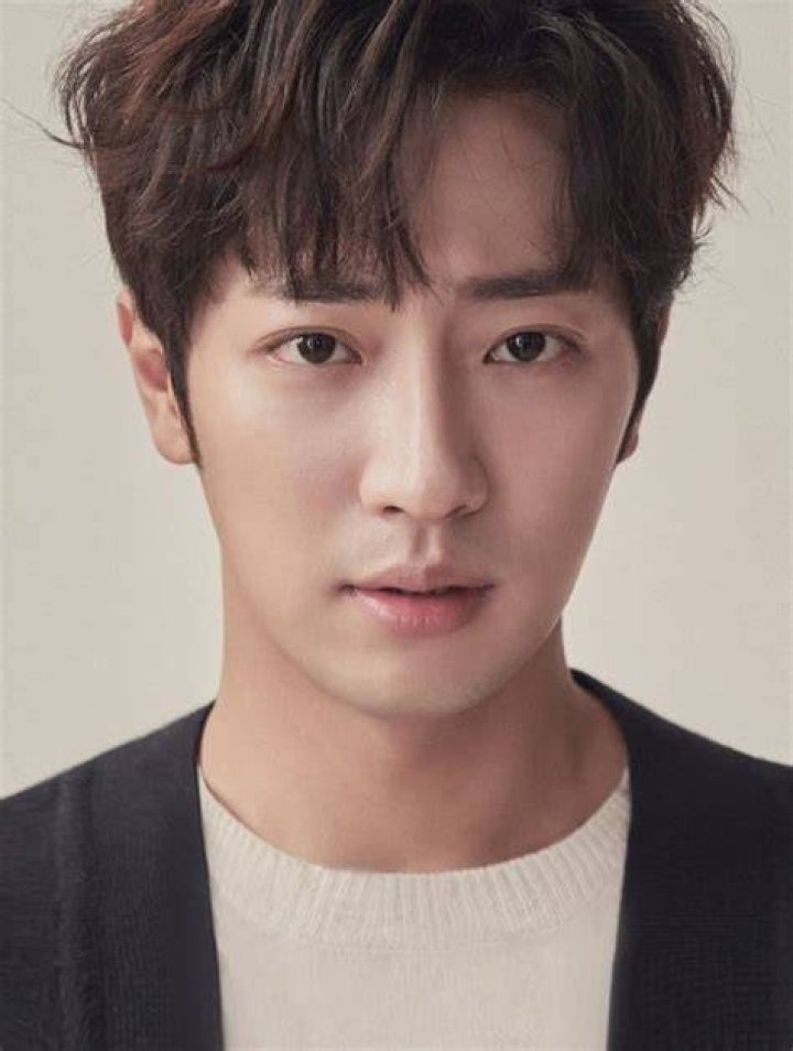 Actor Lee Sangyeob Complete Profile, Facts, Photos and TMI