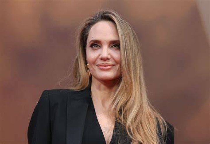 Angelina Jolie Angelina jolie photos, Angelina jolie, Brad and angelina