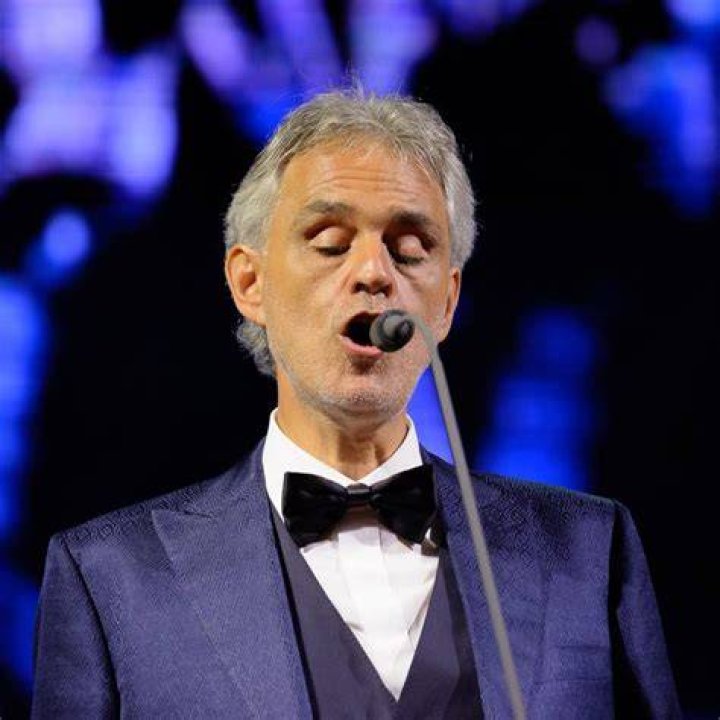 Image of Andrea Bocelli in an armchair with his wife Enrica Cenzatti