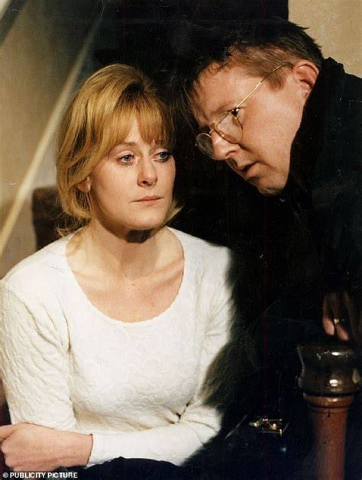 Inside Sarah Lancashire's REAL Happy Valley Review Guruu