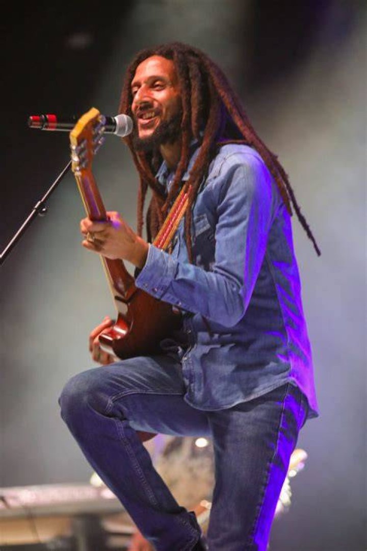 Julian Marley Konopí může zachránit vaše děti Legalizace Magazín
