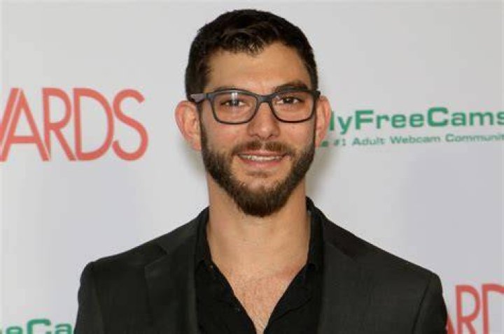 Logan Long dead at 34 Porn star dies despite doctors ‘doing