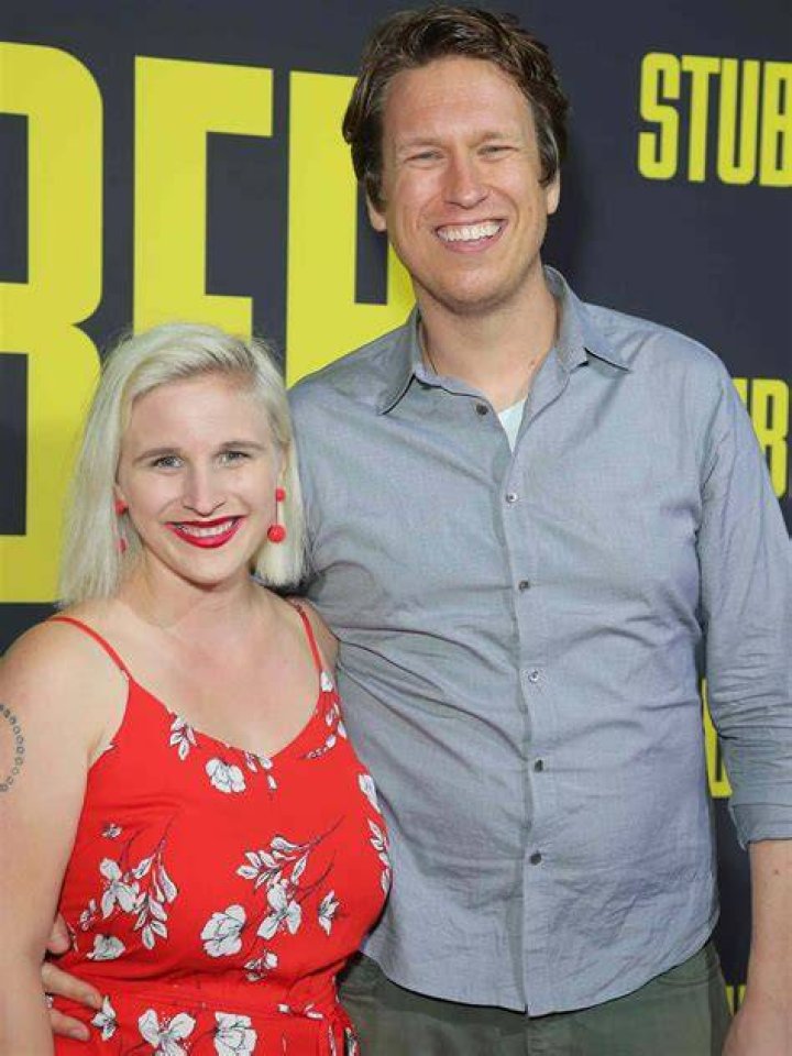Pete Holmes 2024 Wife, net worth, tattoos, smoking & body facts Taddlr