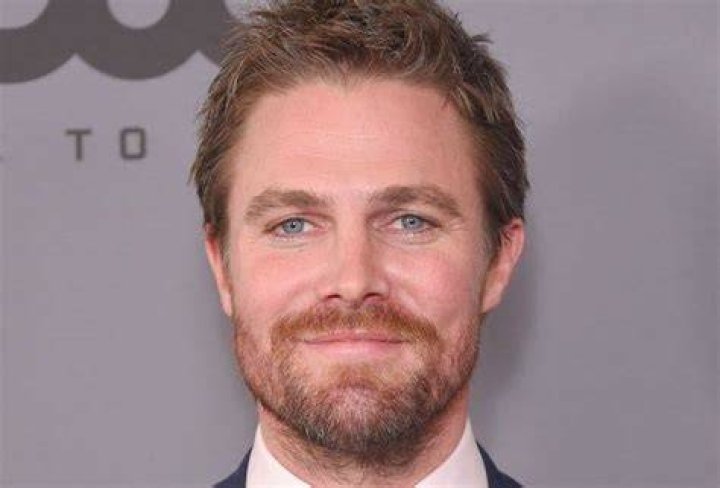 Stephen Amell Biography, Age, Height, Family, Net worth, Salary, Career