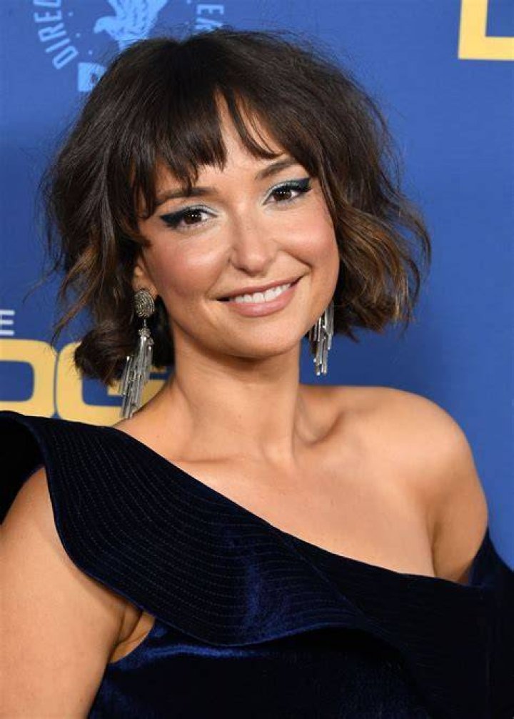 What is Milana Vayntrub Relationship Status? Whom she dated in the past
